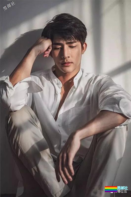 长腿腹气帅气运动男!演过体育生,腱子肉身材A爆了! - 51虹马 长腿腹气帅气运动男!演过体育生,腱子肉身材A爆了! - 51虹马