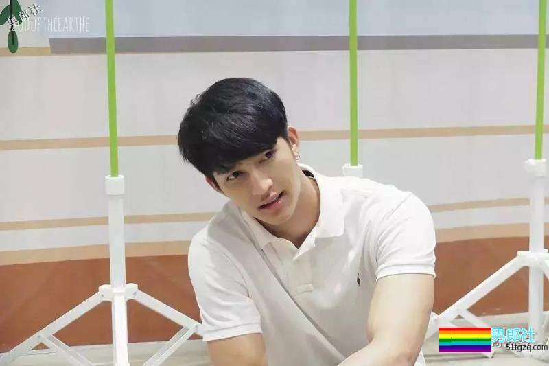 长腿腹气帅气运动男！演过体育生，腱子肉身材A爆了！ - 51虹马