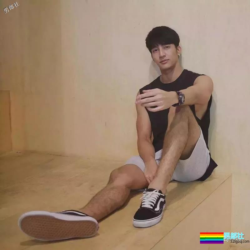 长腿腹气帅气运动男！演过体育生，腱子肉身材A爆了！ - 51虹马