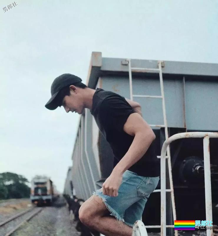 长腿腹气帅气运动男！演过体育生，腱子肉身材A爆了！ - 51虹马