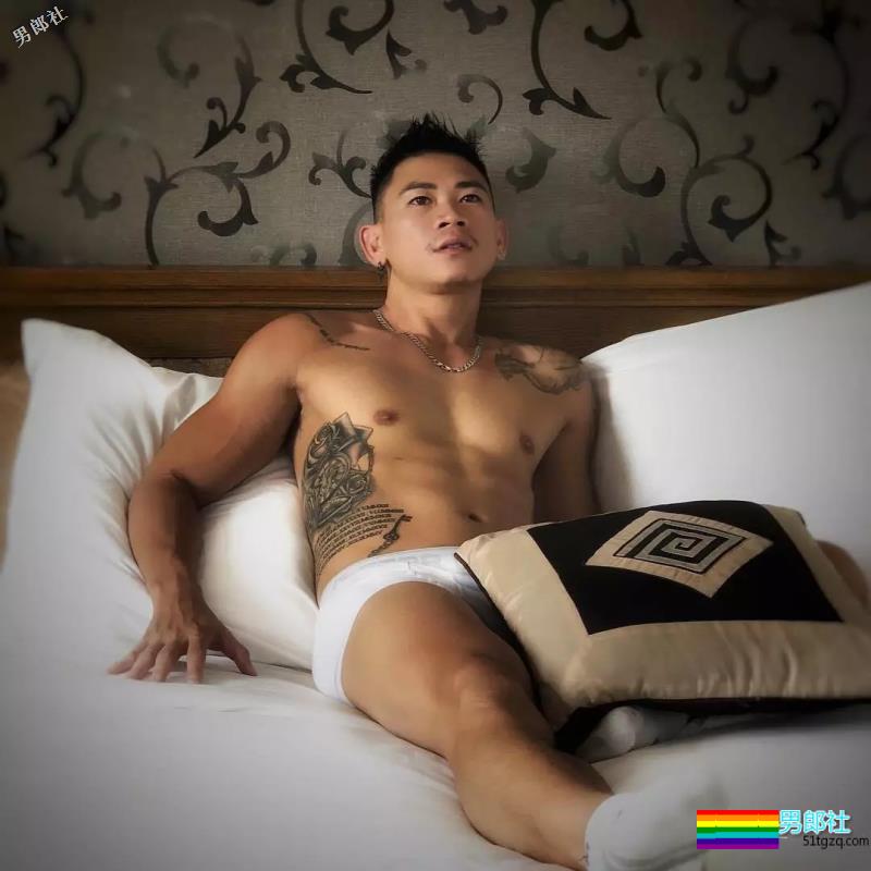 D杯大胸肌圈粉无数的小狼狗,竟和肌肉帅哥在一起了~ - 51虹马 D杯大胸肌圈粉无数的小狼狗,竟和肌肉帅哥在一起了~ - 51虹马