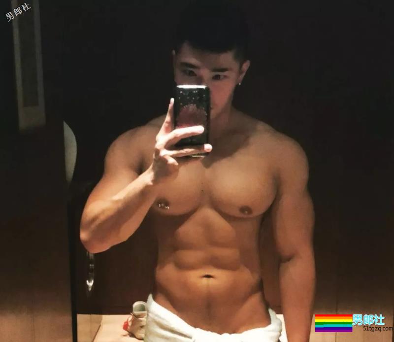 D杯大胸肌圈粉无数的小狼狗,竟和肌肉帅哥在一起了~ - 51虹马 D杯大胸肌圈粉无数的小狼狗,竟和肌肉帅哥在一起了~ - 51虹马