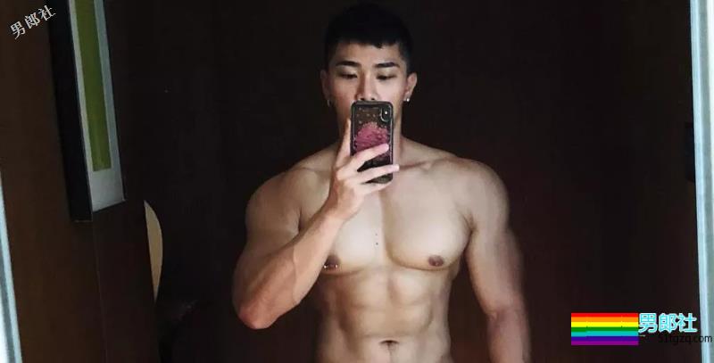 D杯大胸肌圈粉无数的小狼狗，竟和肌肉帅哥在一起了~ - 51虹马