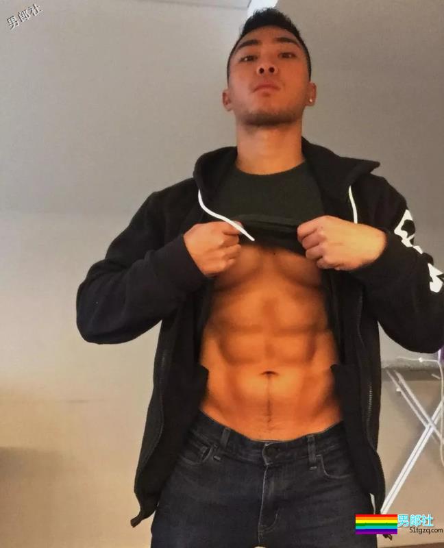 D杯大胸肌圈粉无数的小狼狗,竟和肌肉帅哥在一起了~ - 51虹马 D杯大胸肌圈粉无数的小狼狗,竟和肌肉帅哥在一起了~ - 51虹马