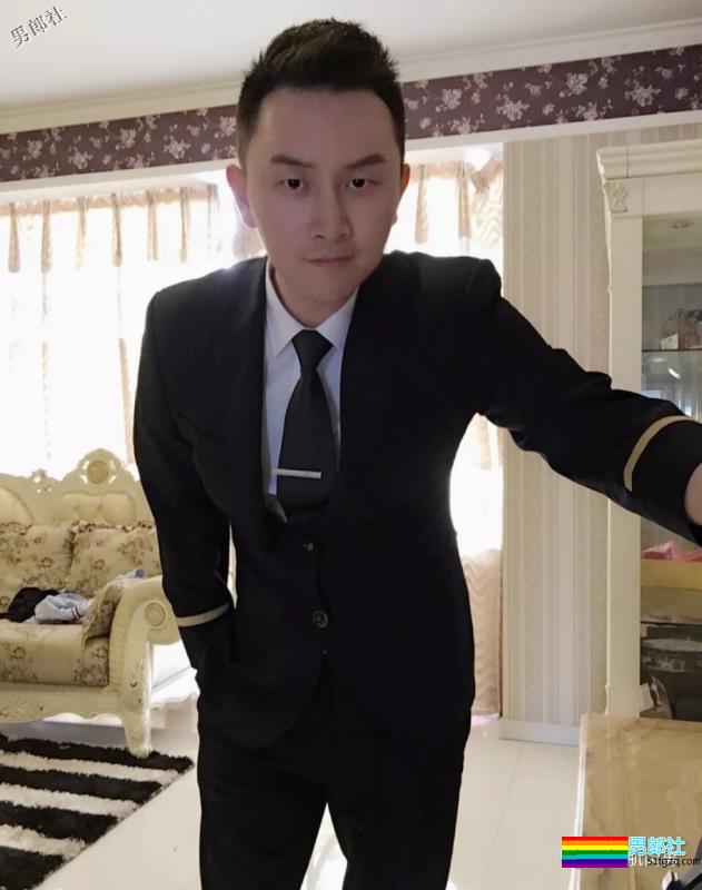 帅气空少酒店自拍开撩,居然还是大胸大长腿哦!-51虹马