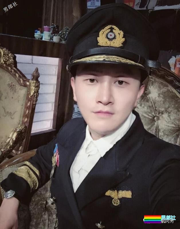 帅气空少酒店自拍开撩，居然还是大胸大长腿哦！ - 51虹马