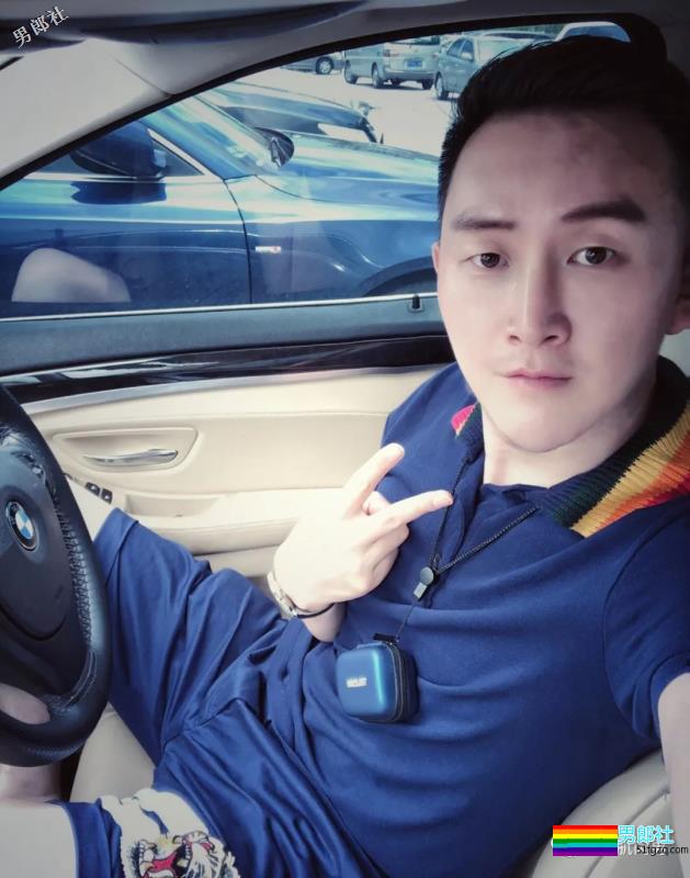 帅气空少酒店自拍开撩，居然还是大胸大长腿哦！ - 51虹马