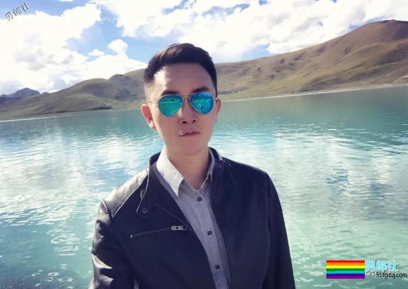 帅气空少酒店自拍开撩，居然还是大胸大长腿哦！ - 51虹马