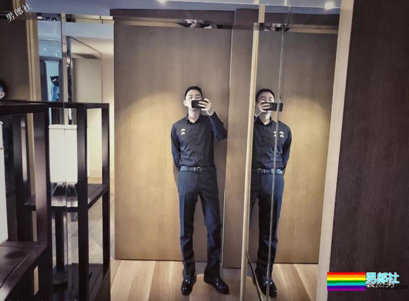 帅气空少酒店自拍开撩，居然还是大胸大长腿哦！ - 51虹马