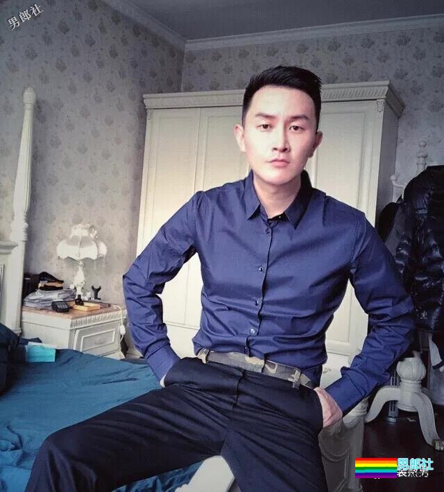 帅气空少酒店自拍开撩，居然还是大胸大长腿哦！ - 51虹马