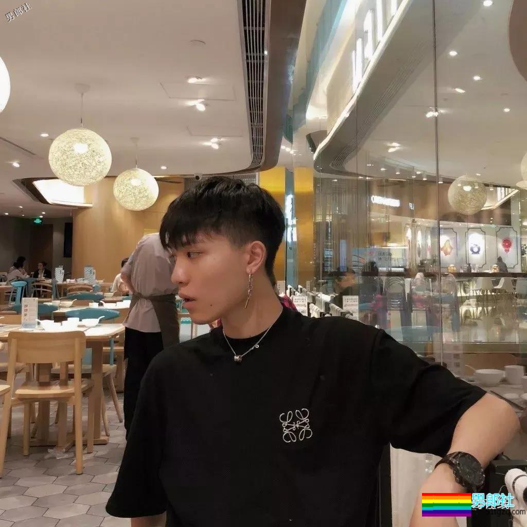 帅气好看又很撩，有个性的小哥哥容易让人小鹿乱撞啊！ - 51虹马