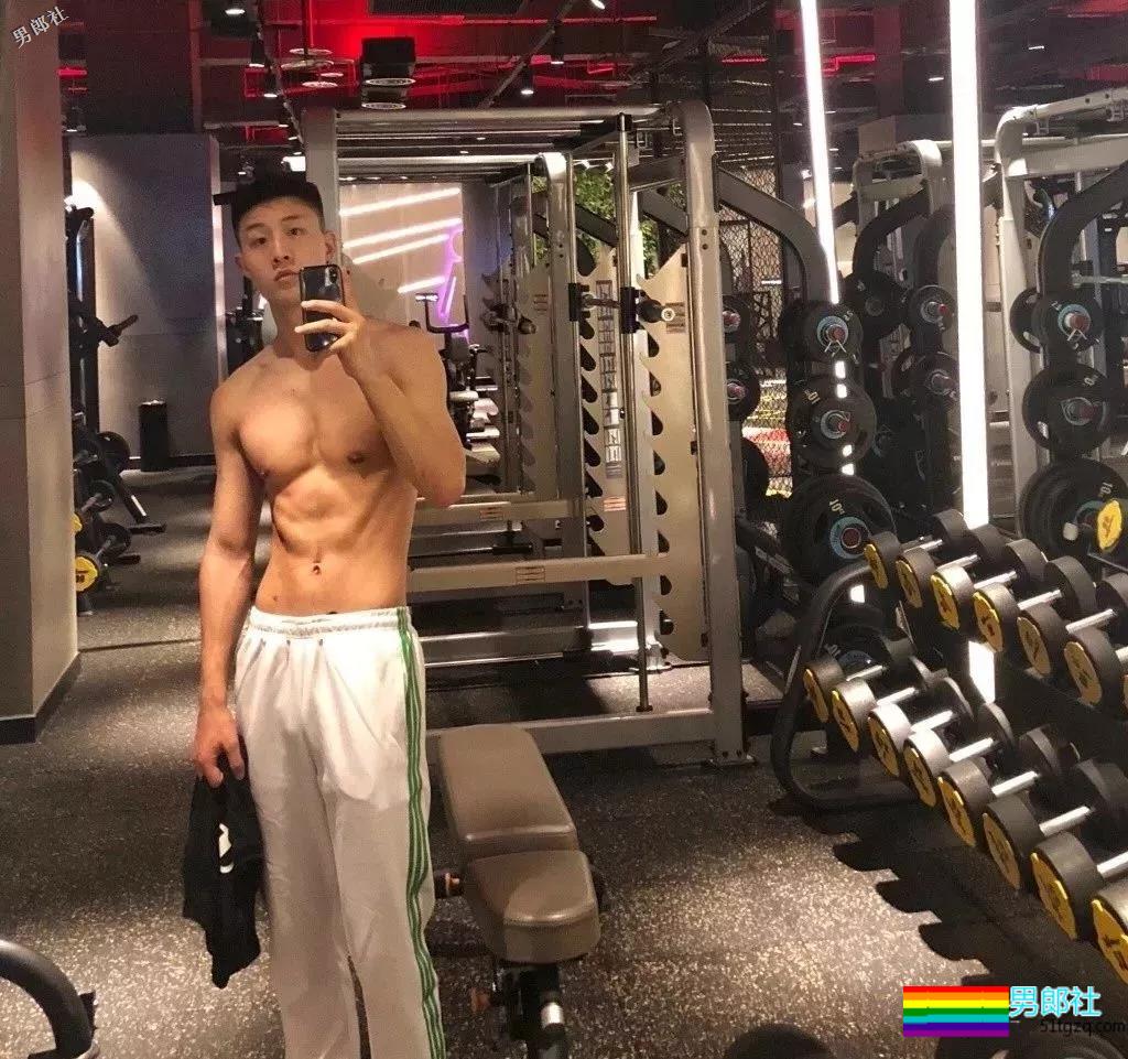 1米88大长腿体育帅哥,撩衣秒杀!呆萌忠犬颜值A爆了! - 51虹马 1米88大长腿体育帅哥,撩衣秒杀!呆萌忠犬颜值A爆了! - 51虹马