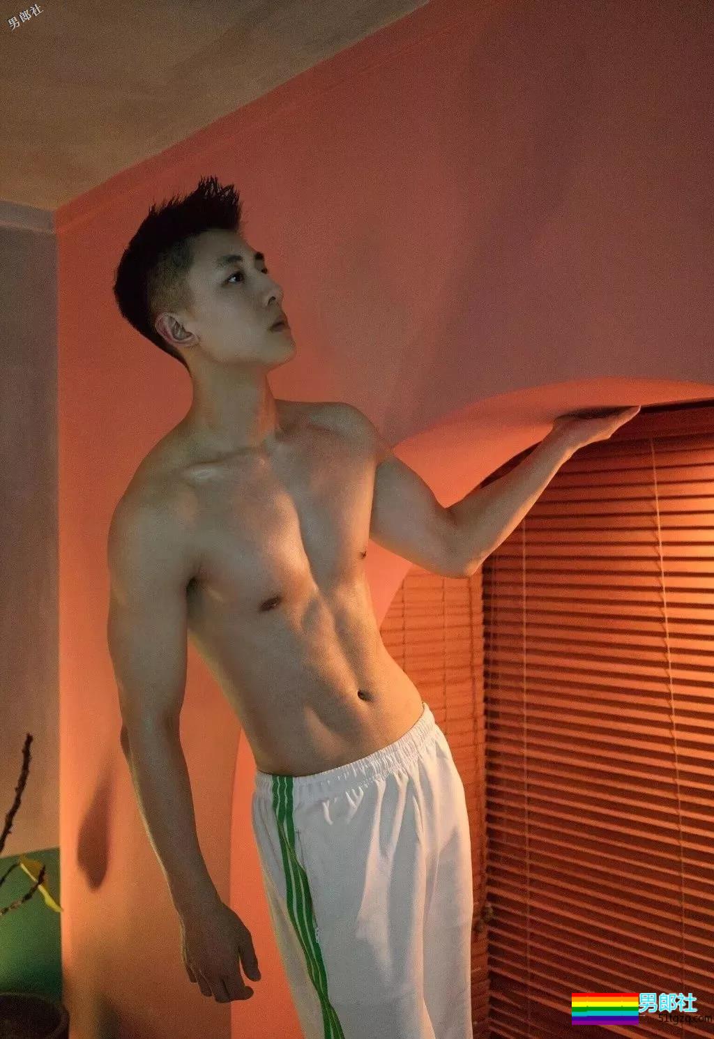 1米88大长腿体育帅哥,撩衣秒杀!呆萌忠犬颜值A爆了! - 51虹马 1米88大长腿体育帅哥,撩衣秒杀!呆萌忠犬颜值A爆了! - 51虹马