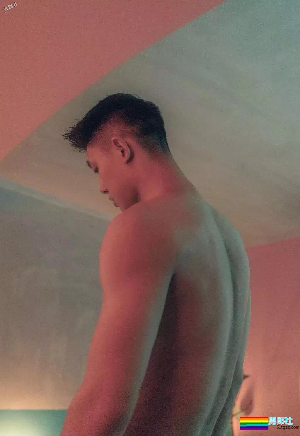 1米88大长腿体育帅哥,撩衣秒杀!呆萌忠犬颜值A爆了! - 51虹马