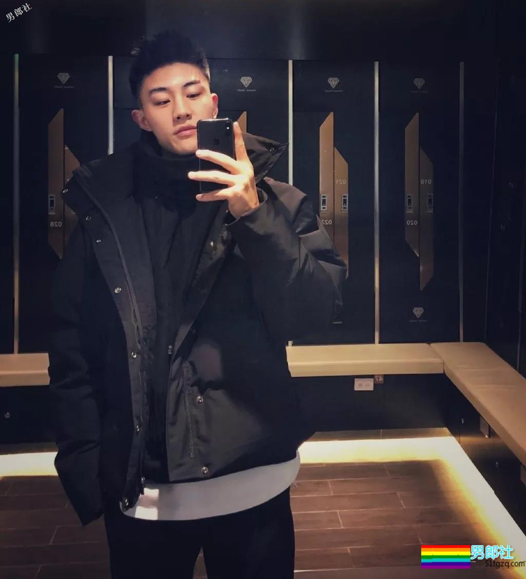 1米88大长腿体育帅哥,撩衣秒杀!呆萌忠犬颜值A爆了! - 51虹马 1米88大长腿体育帅哥,撩衣秒杀!呆萌忠犬颜值A爆了! - 51虹马