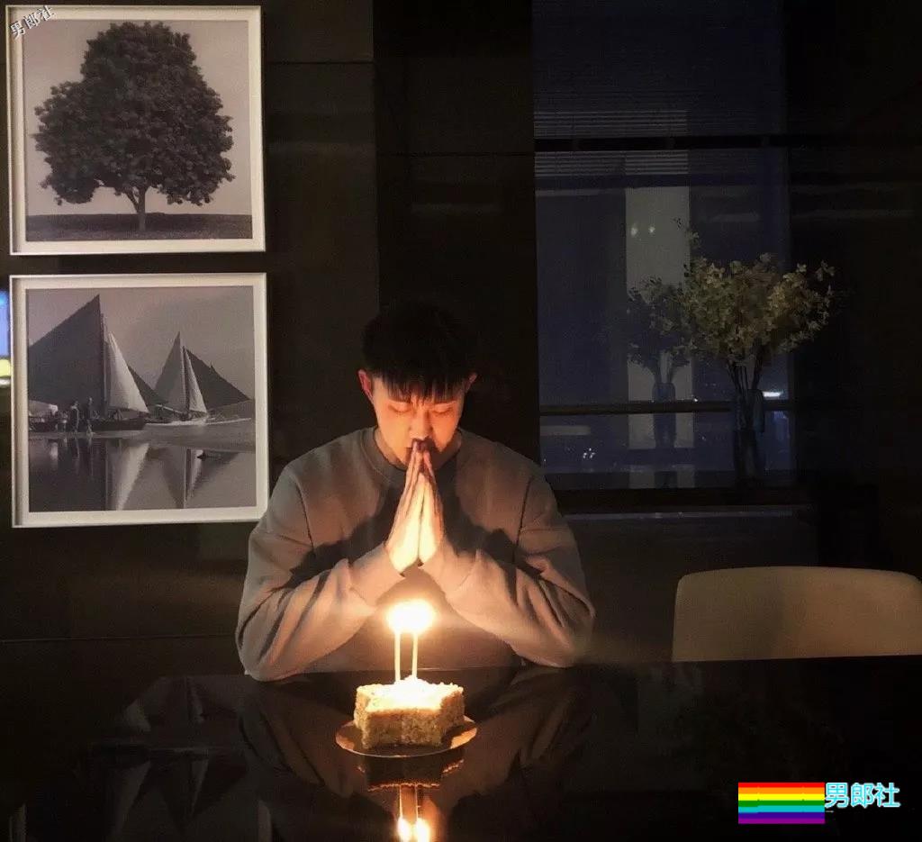 1米88大长腿体育帅哥,撩衣秒杀!呆萌忠犬颜值A爆了! - 51虹马