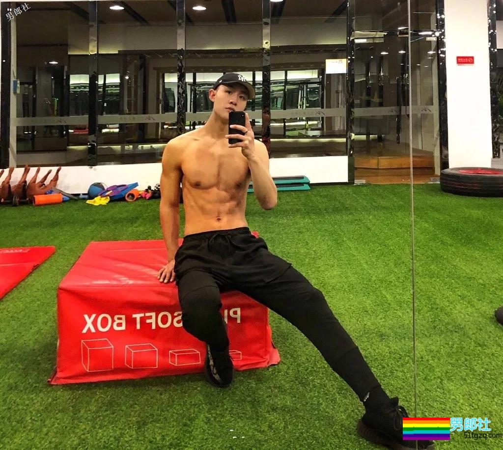 1米88大长腿体育帅哥,撩衣秒杀!呆萌忠犬颜值A爆了! - 51虹马 1米88大长腿体育帅哥,撩衣秒杀!呆萌忠犬颜值A爆了! - 51虹马