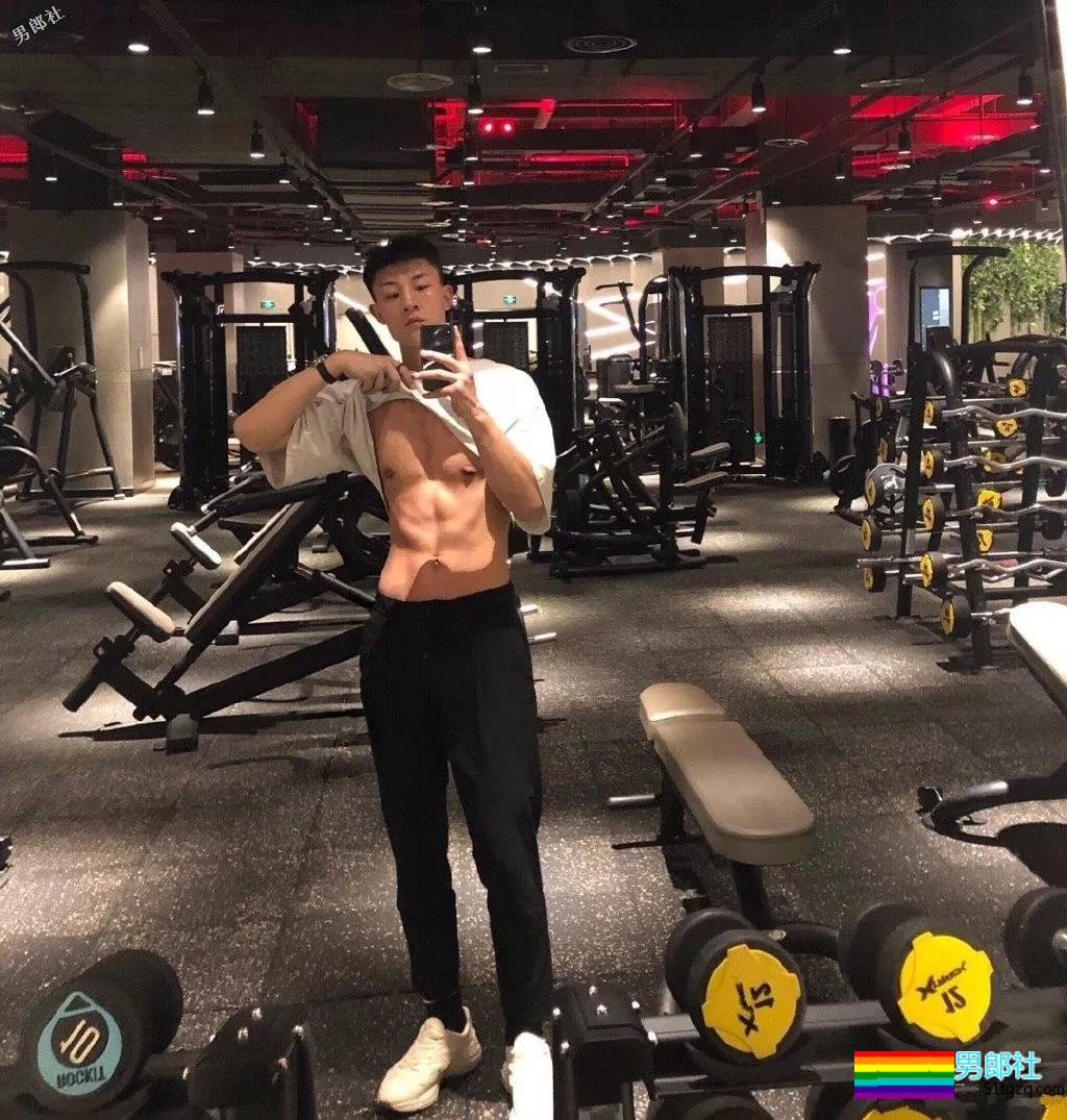 1米88大长腿体育帅哥,撩衣秒杀!呆萌忠犬颜值A爆了! - 51虹马 1米88大长腿体育帅哥,撩衣秒杀!呆萌忠犬颜值A爆了! - 51虹马