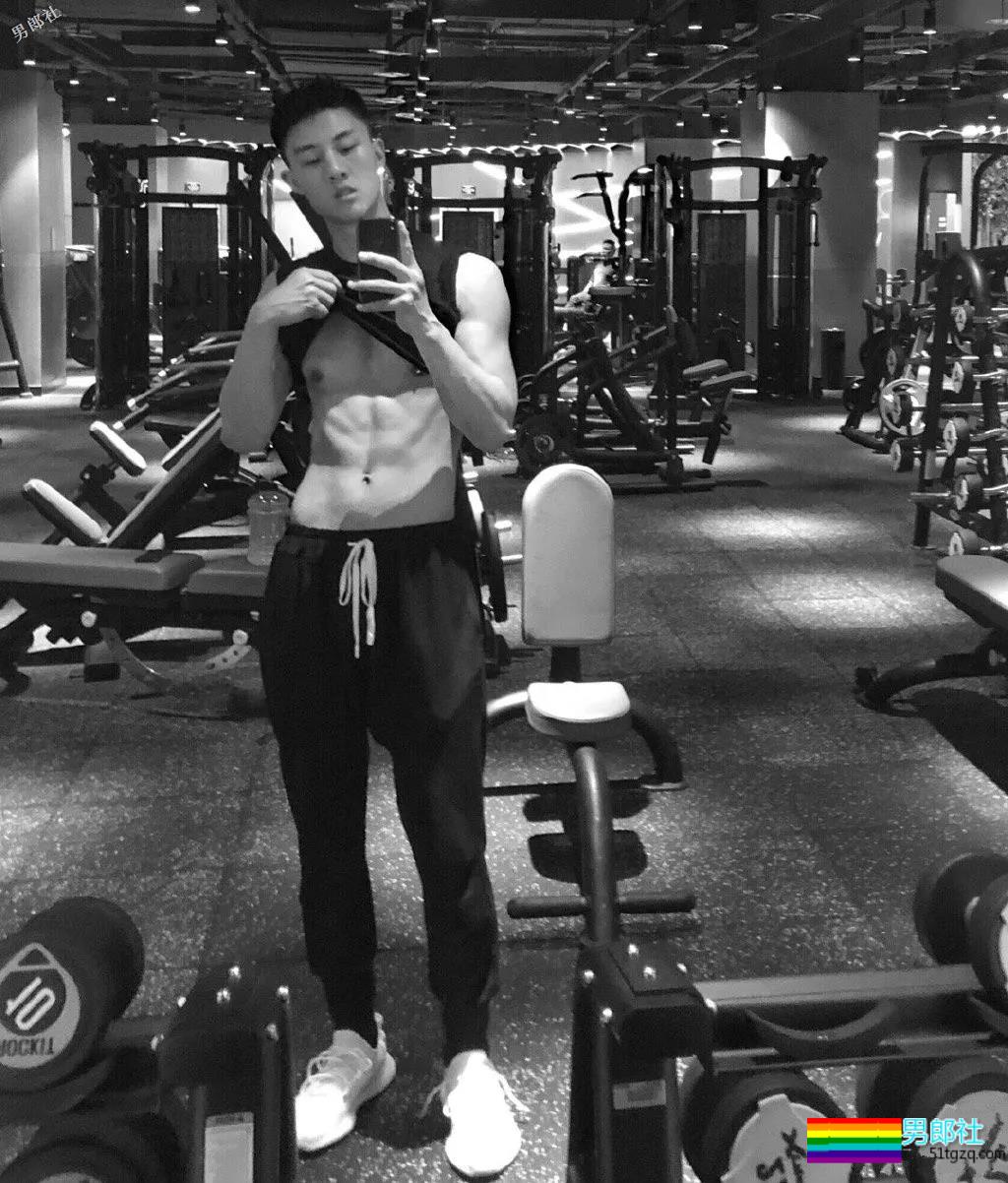 1米88大长腿体育帅哥,撩衣秒杀!呆萌忠犬颜值A爆了! - 51虹马 1米88大长腿体育帅哥,撩衣秒杀!呆萌忠犬颜值A爆了! - 51虹马