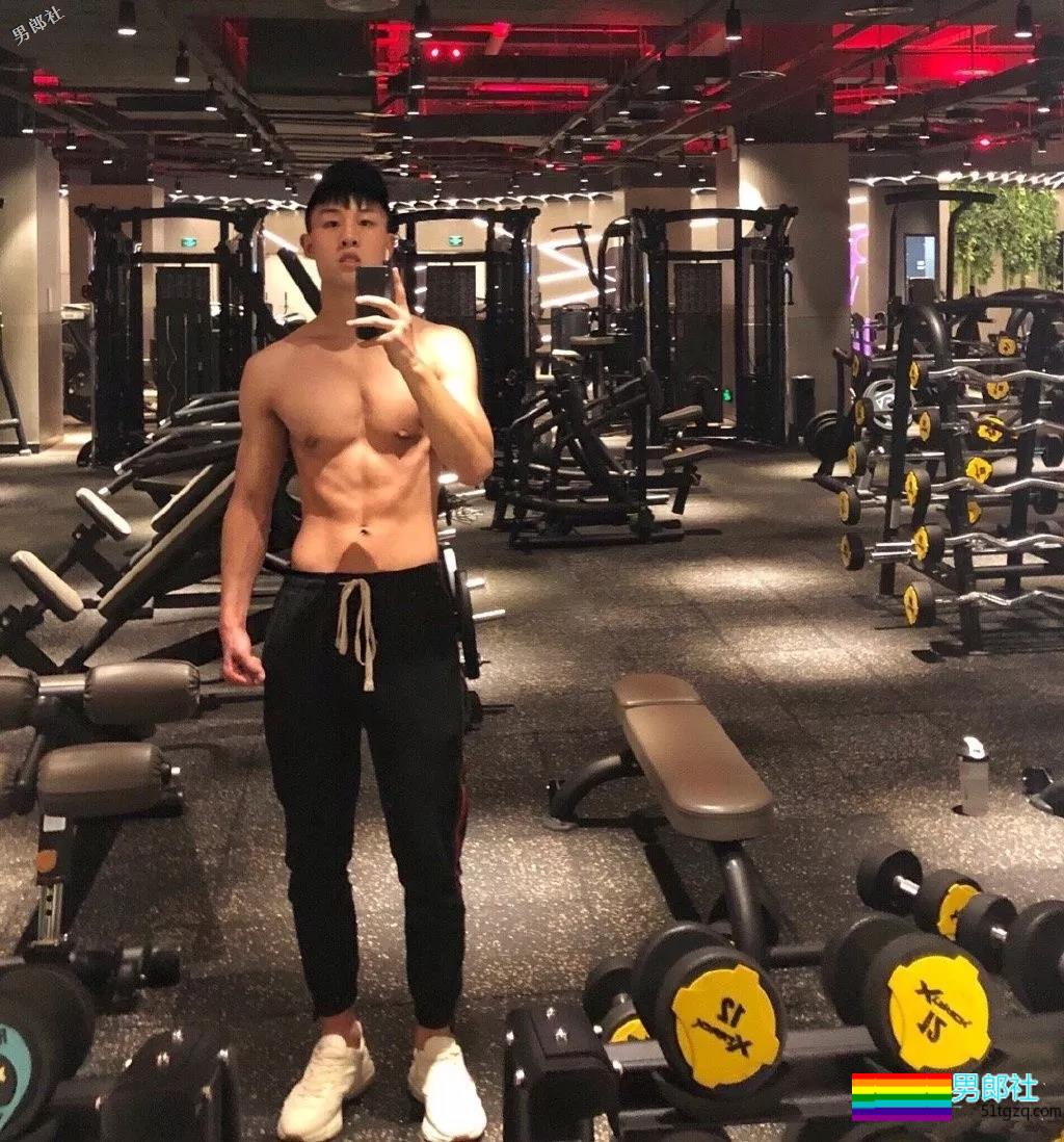 1米88大长腿体育帅哥,撩衣秒杀!呆萌忠犬颜值A爆了! - 51虹马 1米88大长腿体育帅哥,撩衣秒杀!呆萌忠犬颜值A爆了! - 51虹马