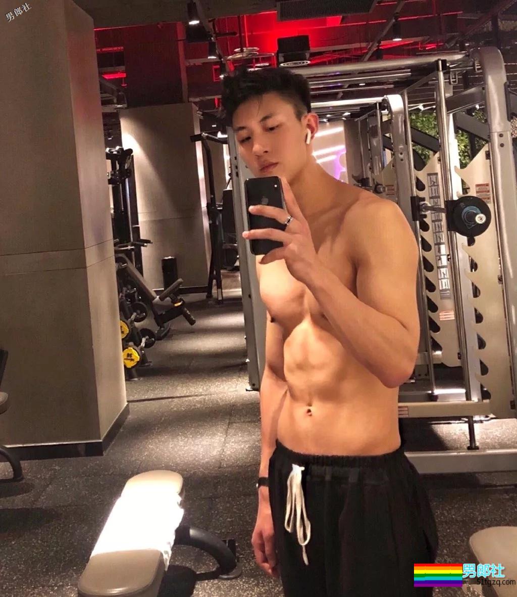 1米88大长腿体育帅哥,撩衣秒杀!呆萌忠犬颜值A爆了! - 51虹马 1米88大长腿体育帅哥,撩衣秒杀!呆萌忠犬颜值A爆了! - 51虹马