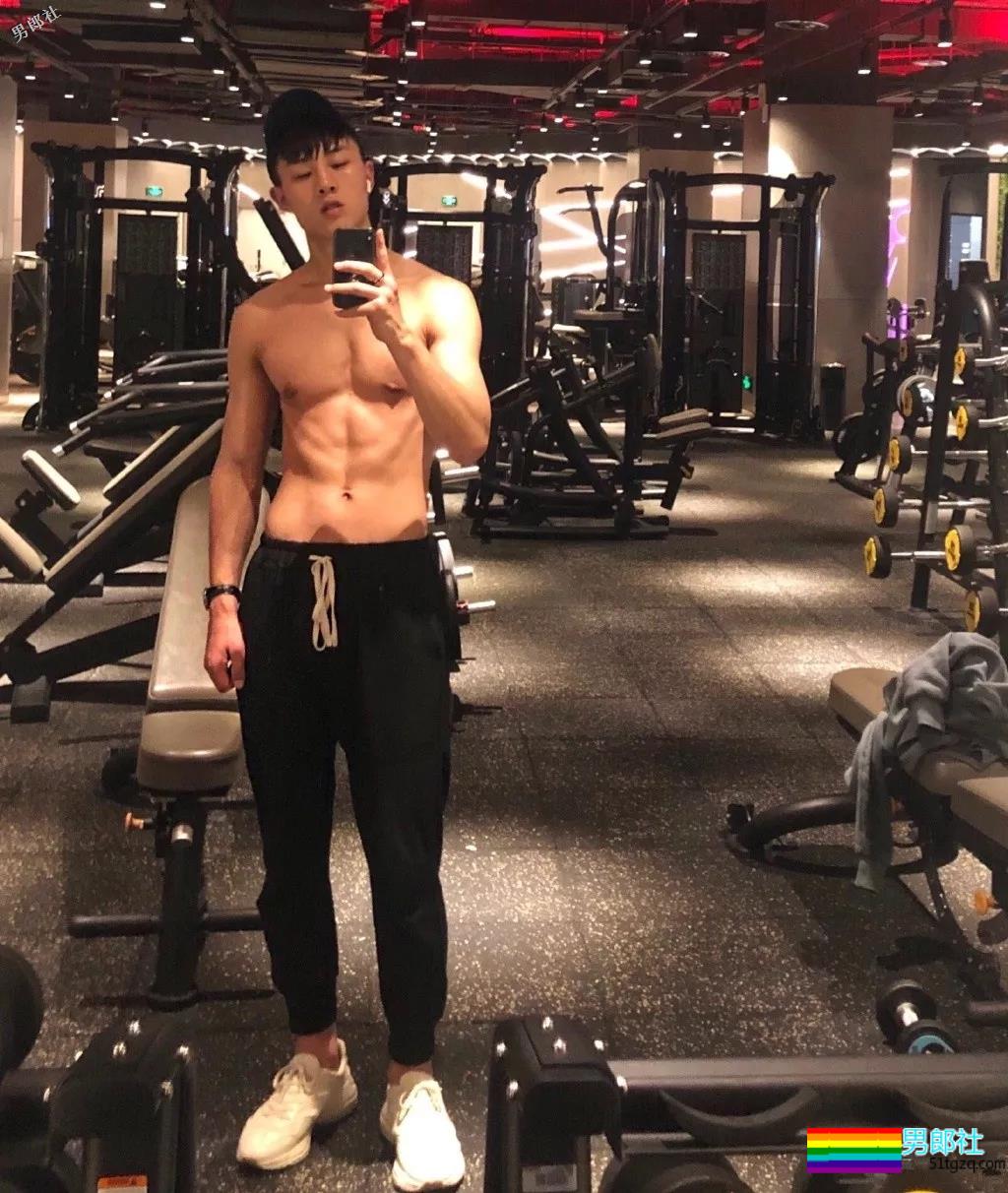 1米88大长腿体育帅哥,撩衣秒杀!呆萌忠犬颜值A爆了! - 51虹马 1米88大长腿体育帅哥,撩衣秒杀!呆萌忠犬颜值A爆了! - 51虹马