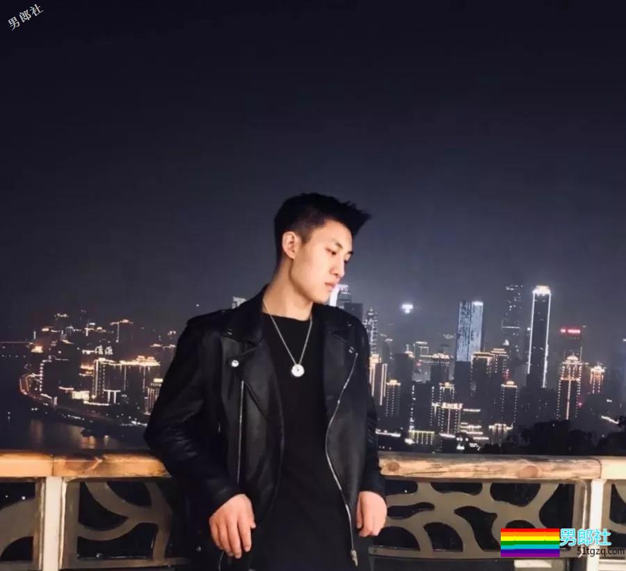 1米88大长腿体育帅哥,撩衣秒杀!呆萌忠犬颜值A爆了! - 51虹马