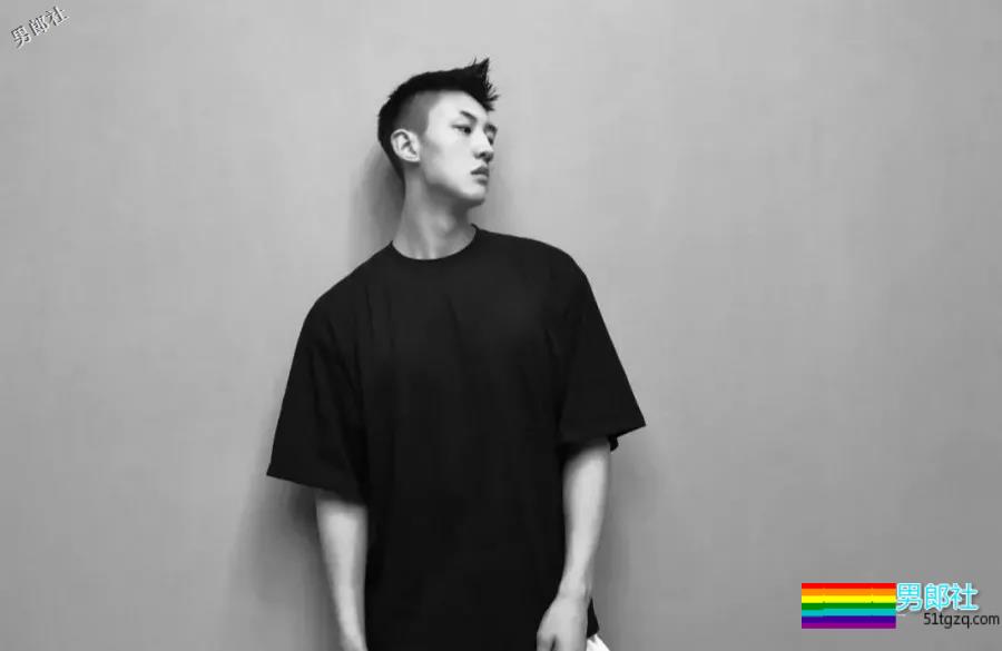 1米88大长腿体育帅哥,撩衣秒杀!呆萌忠犬颜值A爆了! - 51虹马