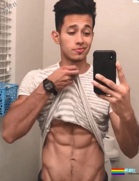 完美的颜值，性感的身材，这位小哥几乎是理想男友的所有幻想。 - 51虹马