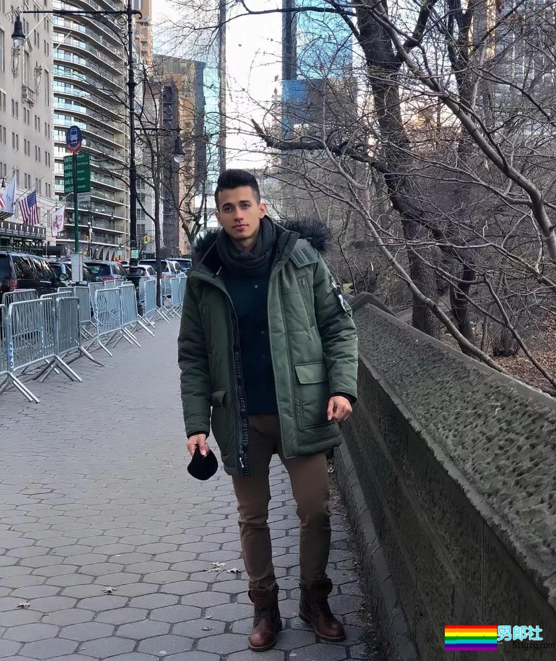 完美的颜值,性感的身材,这位小哥几乎是理想男友的所有幻想。 - 51虹马 完美的颜值,性感的身材,这位小哥几乎是理想男友的所有幻想。 - 51虹马