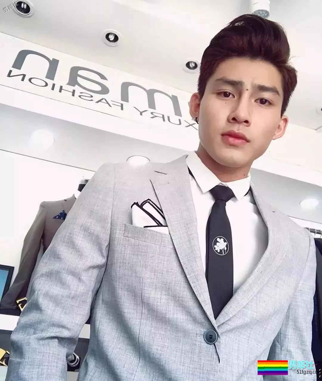 长腿天菜肉好颜高 能穿正装制服 能玩运动装Play - 51虹马