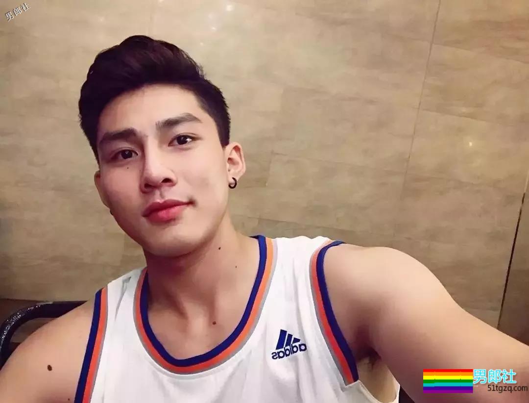 长腿天菜肉好颜高 能穿正装制服 能玩运动装Play - 51虹马