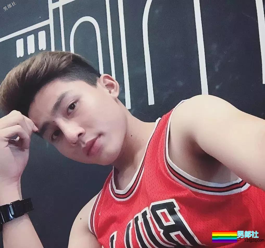 长腿天菜肉好颜高 能穿正装制服 能玩运动装Play - 51虹马