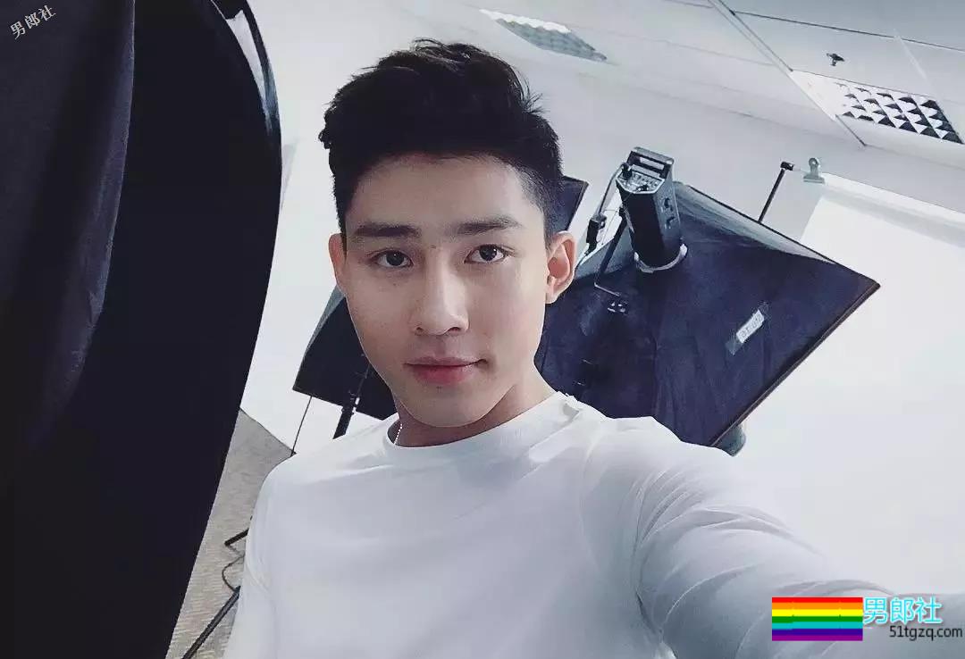 长腿天菜肉好颜高 能穿正装制服 能玩运动装Play - 51虹马