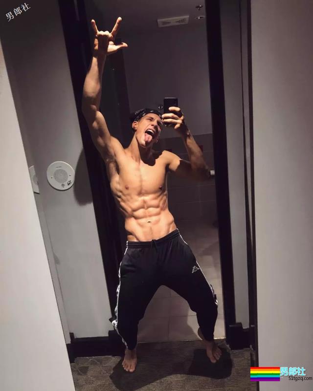 靠服兵役走红网络的男模，他算第一个！ - 51虹马