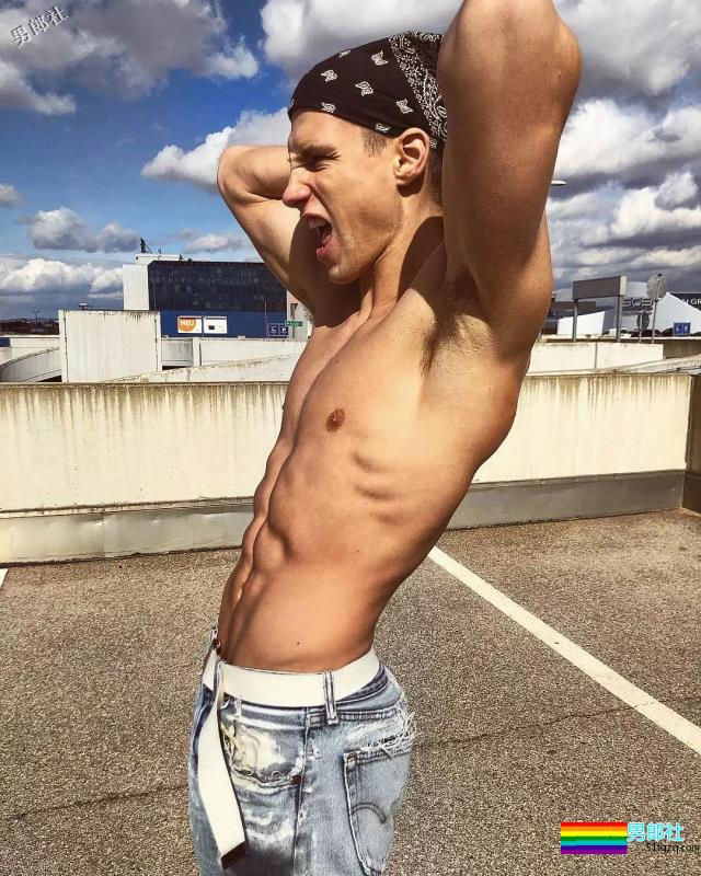 靠服兵役走红网络的男模，他算第一个！ - 51虹马