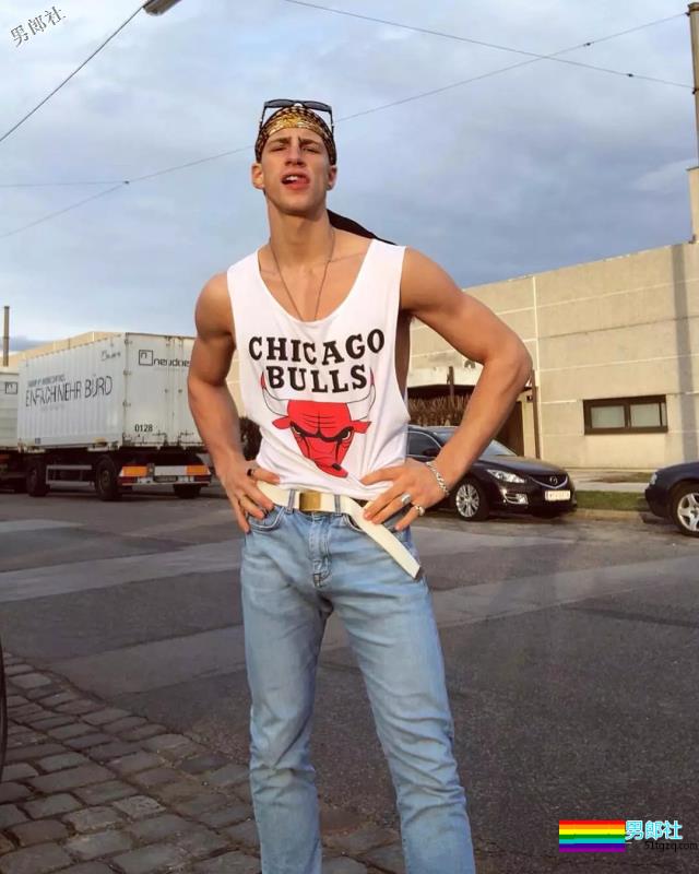 靠服兵役走红网络的男模，他算第一个！ - 51虹马