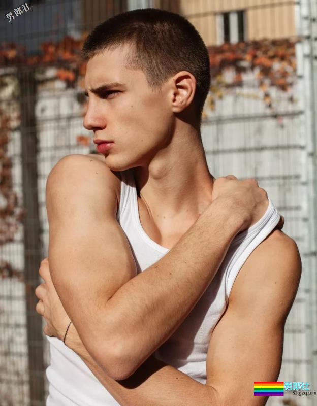 靠服兵役走红网络的男模，他算第一个！ - 51虹马