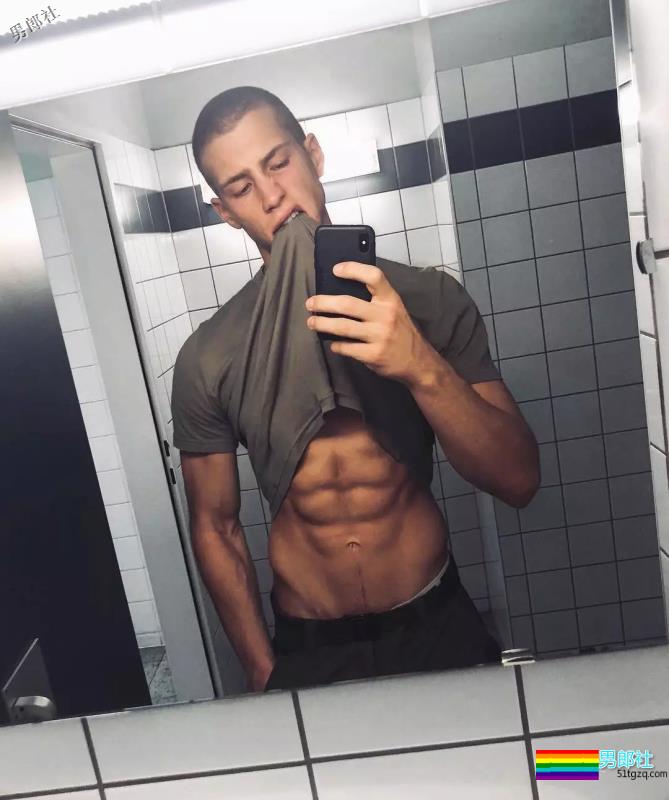 靠服兵役走红网络的男模，他算第一个！ - 51虹马