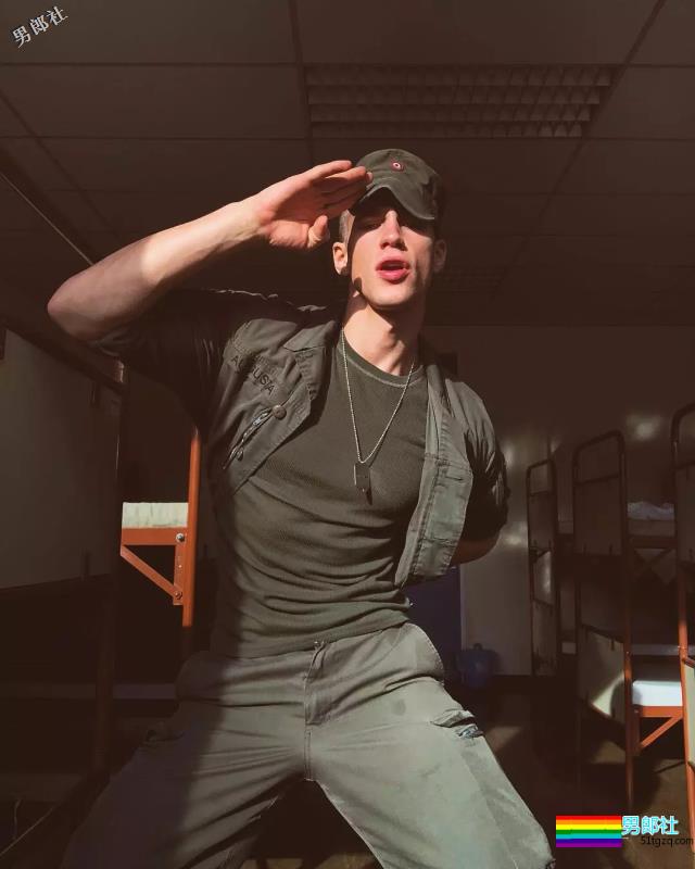 靠服兵役走红网络的男模，他算第一个！ - 51虹马