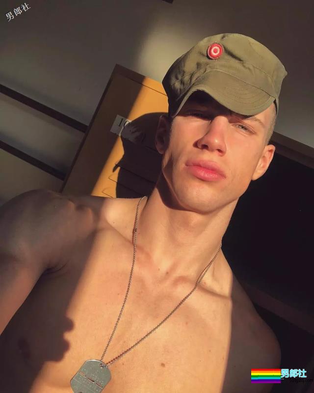 靠服兵役走红网络的男模，他算第一个！ - 51虹马