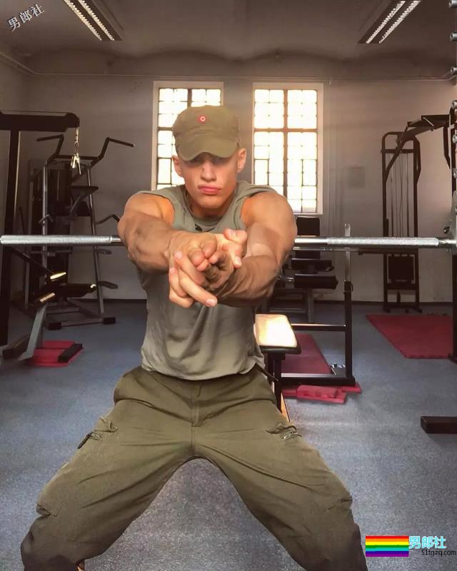 靠服兵役走红网络的男模，他算第一个！ - 51虹马