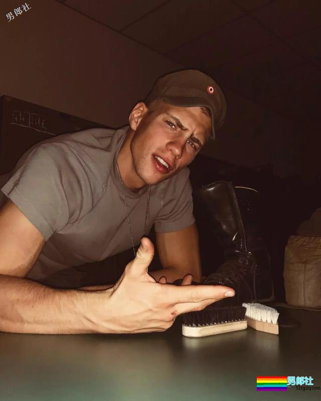 靠服兵役走红网络的男模，他算第一个！ - 51虹马