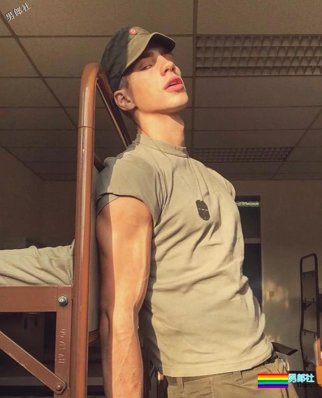 靠服兵役走红网络的男模，他算第一个！ - 51虹马