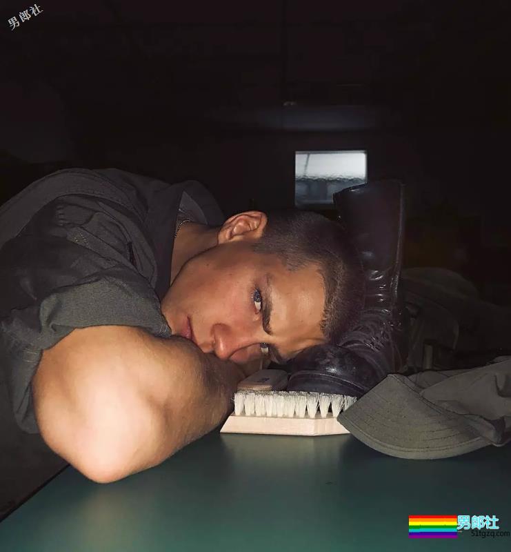 靠服兵役走红网络的男模，他算第一个！ - 51虹马