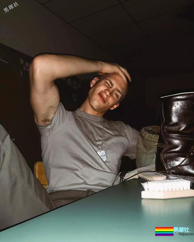 靠服兵役走红网络的男模，他算第一个！ - 51虹马