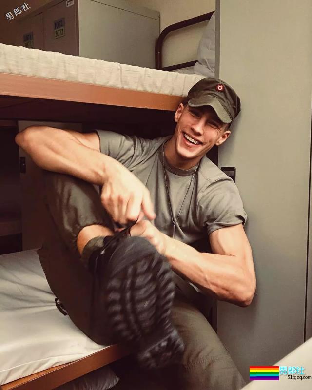 靠服兵役走红网络的男模，他算第一个！ - 51虹马