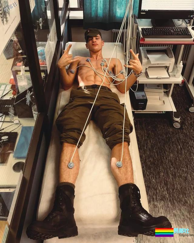 靠服兵役走红网络的男模，他算第一个！ - 51虹马