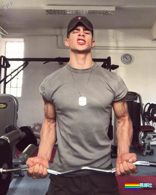 靠服兵役走红网络的男模，他算第一个！ - 51虹马