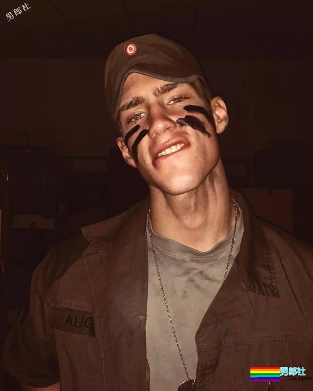 靠服兵役走红网络的男模，他算第一个！ - 51虹马